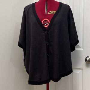 Forever 21 Women grey and black batwing poncho top. Size S. Good used condition.
